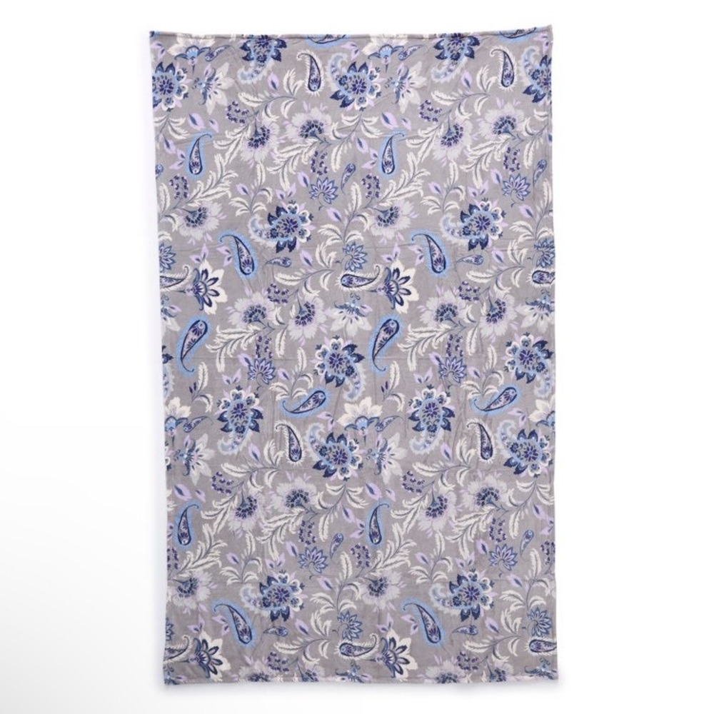 Vera Bradley Essential Throw Blanket
Venetian Paisley Ice Blue - NWT - Picture 4 of 4